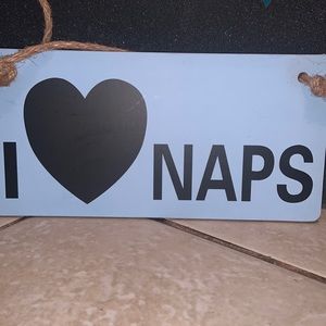 “I 🖤 naps” wall decor